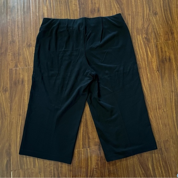 Chico’s Black Cropped Capris Pants size 2.5 (large 14) - Picture 4 of 8